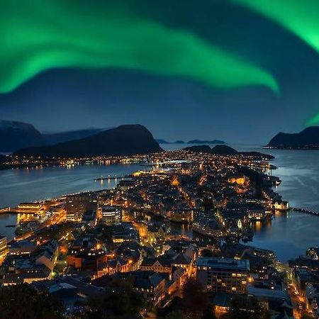 Charming Apartment In Alesund Center With Free Parking Luaran gambar